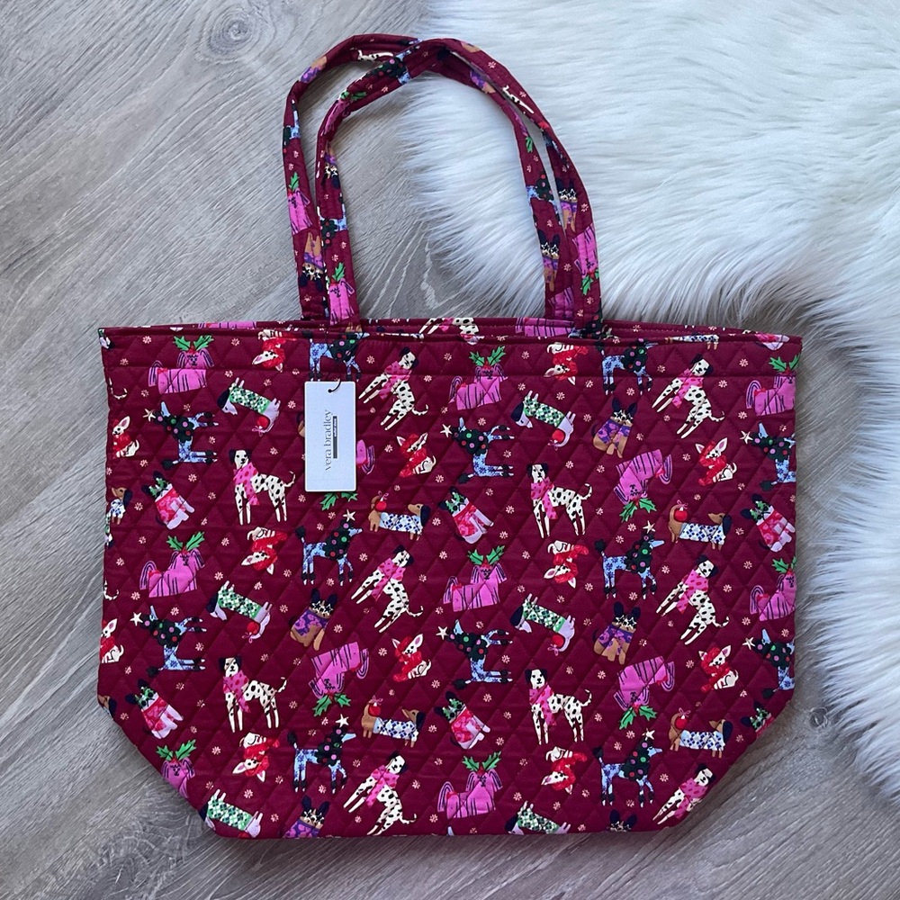 🐾❤️VERA BRADLEY Essential Grand Tote
Holiday Hounds Limited Edition
